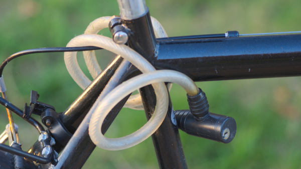 Zes op de tien jonge fietsers gebruikt bij korte stops alleen een ringslot